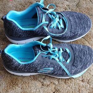 Sketchers Women's Air-cooled Memory Foam Sneakers Size 11